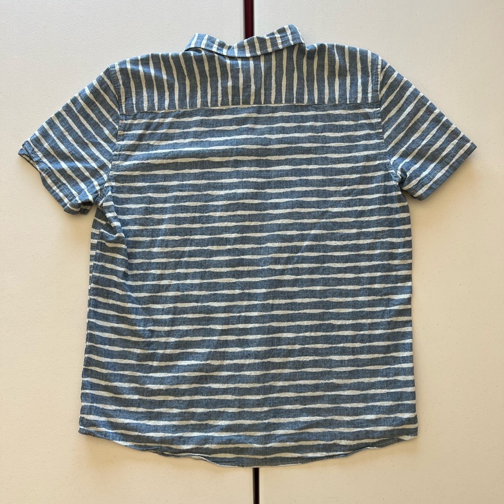 American Eagle Outfitters Men’s Horizontal Stripped Button Down Short Sleeve - Picture 2 of 3